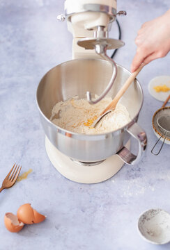 Mixing egg and flour in a food processor