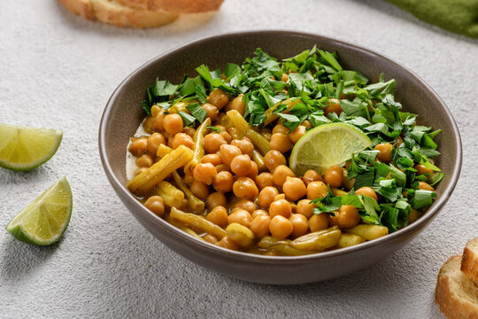 The dish of chickpeas and asparagus beans.
