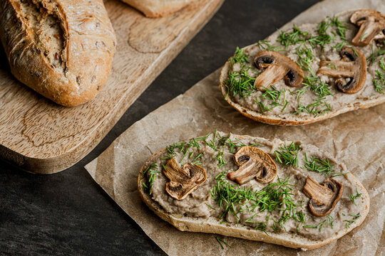Sandwiches with mushroom pate.