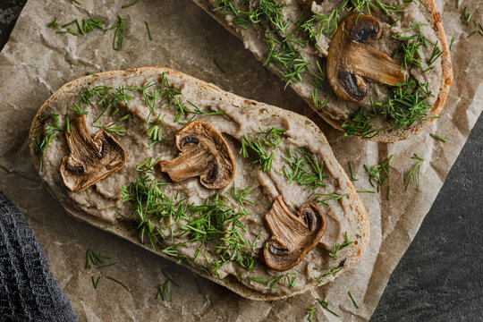 Sandwiches with mushroom pate.