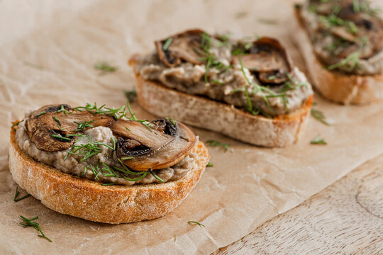 Sandwiches with mushroom pate.