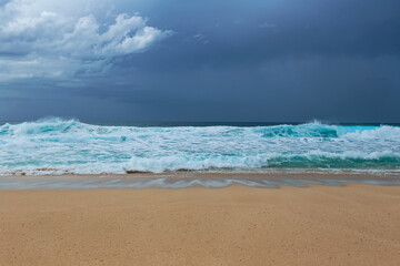 Fototapeta na wymiar Tropical waves on the sea under an overcast sky on the North Shore of Oahu, Hawaii