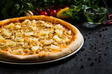 Pineapple pizza