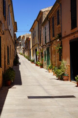 Fototapeta na wymiar Street in the old town of Alcúdia, Mallorca in Spain 