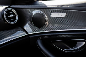 Obraz na płótnie Canvas premium audio system in an expensive modern car of a famous brand