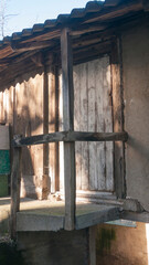 Antiguo horreo en pueblo de Asturias