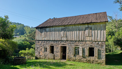 Obraz premium Old house in the countryside