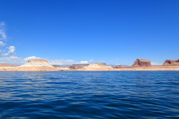 Naklejka premium Colorful sandstone rock formations along the Colorado River at Glen Canyon National Recreation Area