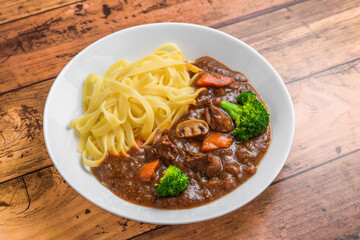 パスタのビーフシチュー