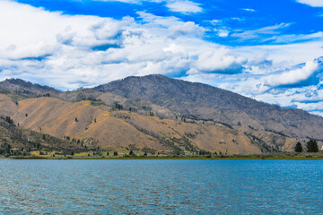 Obraz premium lake and mountains