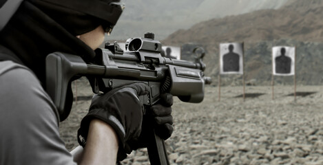 Obraz premium Military soldier shooter aiming mp5 sub machine assault rifle weapon at outdoor academy shooting range
