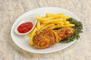 Crispy chicken leg with fry potato