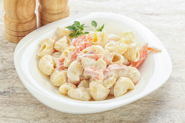 Pasta with salmon and cream cheese