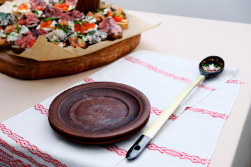 Russian Khokhloma spoon and plate on a napkin with a Slavic pattern