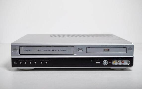 Kent, uk, 01.01.2023 SANYO DVR V100E DVD Recorder VHS to DVD Recorder combination player. Vintage media transferring services. Obsolete hardware.