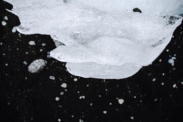 Chunks of ice washed up by the sea lie on the black beach of Breidamerkursandur ( Diamond Beach). They come from the broken icebergs from the glacier lagoon J&ouml;kuls&aacute;rl&oacute;n, which migrate into the sea.