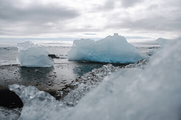 Chunks of ice washed up by the sea lie on the black beach of Breidamerkursandur ( Diamond Beach). They come from the broken icebergs from the glacier lagoon Jökulsárlón, which migrate into the sea.