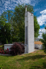 Fototapeta pomnik ku czci poległych w wojnach światowych w Złotnikach, województwo opolskie obraz