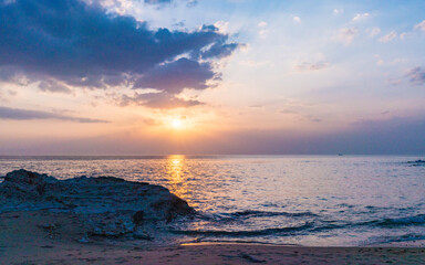 野間崎灯台に沈む夕日