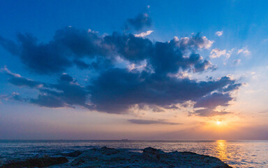 野間崎灯台に沈む夕日
