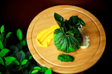 Kerala BEEF AND MUTTON KIZHI PARATHA MOR PORATTA IN BANANA LEAF ON A CIRCULAR WOODEN BAMBOO PLATE © MOHAMMED