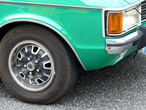 Lackierte Felge eines Ford Granada im Gr&uuml;n der Siebzigerjahre am 28.07.2018 beim Oldtimertreffen Golden Oldies in Wettenberg Krofdorf-Gleiberg bei Gie&szlig;en in Hessen