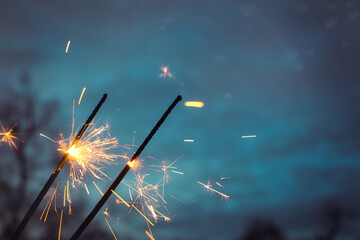 Wunderkerze - Neujahr / Silvester / Feier - Glittering - Burning Sparkler, Happy New Year ,-...