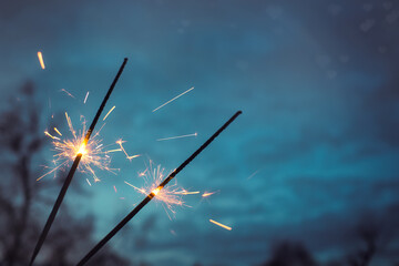 Wunderkerze - Neujahr / Silvester / Feier - Glittering - Burning Sparkler, Happy New Year ,-...