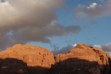 Fototapeta premium Wadi Rum mountains and desert landscape in Jordan