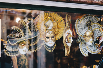 Venetian carnival mask display window in Venice, Italy. - obrazy, fototapety, plakaty