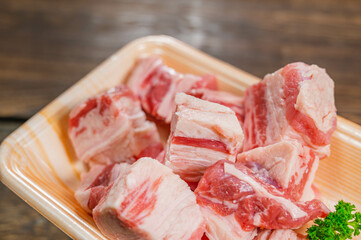 脂身の多い煮込み用角切り牛肉
