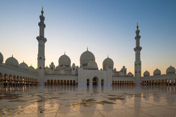 Fototapeta na wymiar The Sheikh Zayed Grand Mosque in Abu Dhabi