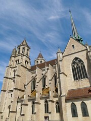 Fototapeta na wymiar La façade sud de la cathédrale saint-Bénigne de Dijon