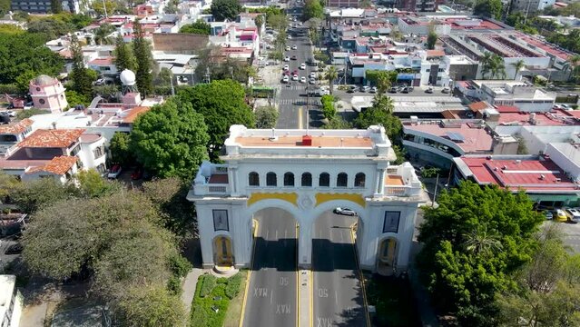 ARCOS DE AVENIDA VALLARTA EN GUADALAJARA JALISCO