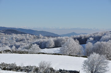 Plateau ard&eacute;chois sous la neige