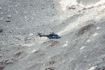 Hubschrauber über der Zugspitze