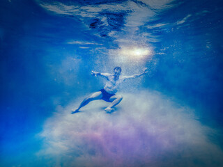 Obraz na płótnie Canvas Underwater fantasy martial arts and dance 