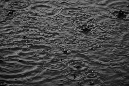 Large rain drops hit the surface of Lanezi Lake.