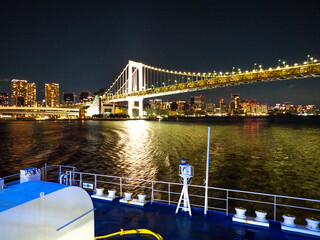 東海汽船「さるびあ丸」から見る夜のレインボーブリッジ（東京都港区）