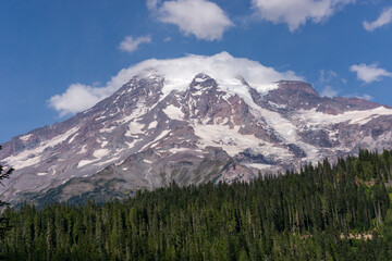 Obraz premium Towering Rainier
