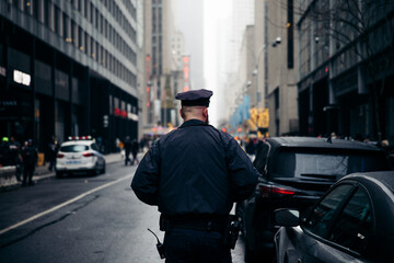 Fototapeta na wymiar American police officer on the street in New York City