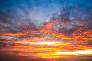 Fototapeta premium Sunset Colorful sunset at the sea. Romantic Sunet go down, blue and orange clouds flow in sky. Majestic summer landscape. Beautiful sky fluffy clouds evening day