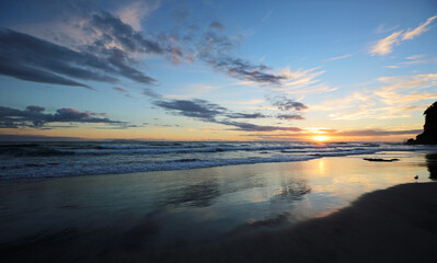 Obraz premium Sunrise on Waihi Beach - New Zealand