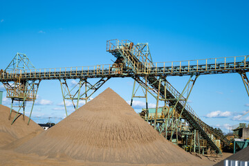 建設現場のコンベア