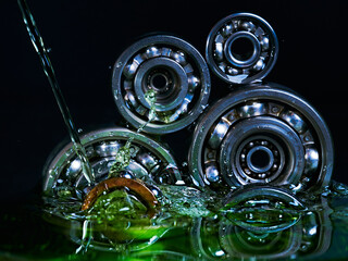Ball bearing. Lubricating oil.