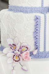 Obraz na płótnie Canvas wedding cake with sugar flowers
