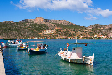 Fototapeta na wymiar Griechenland,Peloponnes,Fischerboote im Hafen von Plitra,