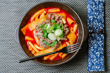 Tteokbokki, Stir-fried Rice Cake : Sliced rice cake bar (garaetteok) or thin rice cake sticks (Tteokbokkitteok) stir-fried in a spicy gochujang sauce with vegetables and fish cakes.
