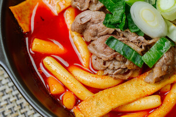 Tteokbokki, Stir-fried Rice Cake : Sliced rice cake bar (garaetteok) or thin rice cake sticks (Tteokbokkitteok) stir-fried in a spicy gochujang sauce with vegetables and fish cakes.