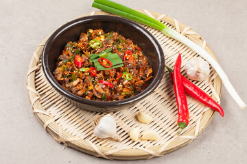 Vegetables mixed with cockles can also be used by lightly blanching them in boiling water.